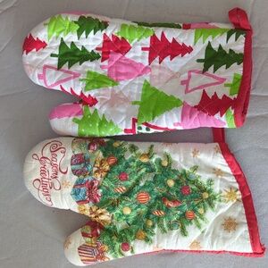 FREE! Christmas Oven Mitts